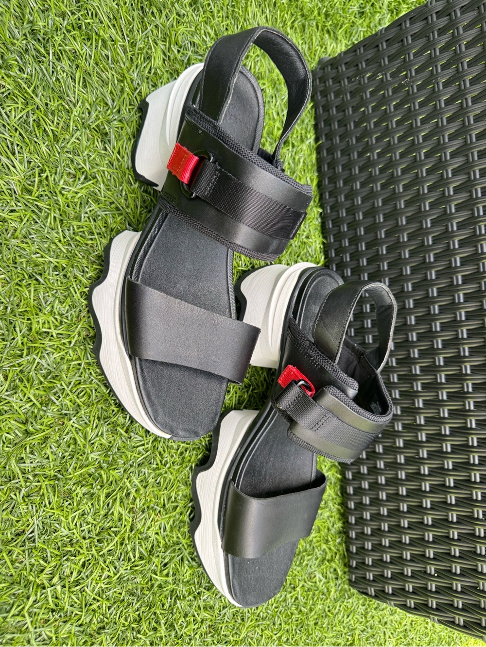 SOREL Kinetic Impact Y-Strap Sandals Womens 10.5 Black White Platform NWOB - Picture 6 of 13